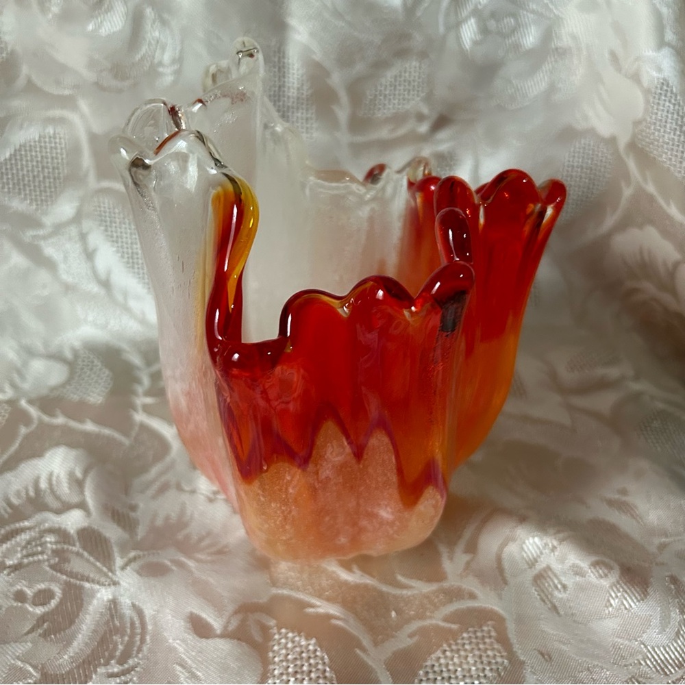 Art Glass Handblown Peach White Swirl Iridescent Vase Handerchief No mark
